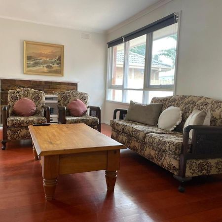 3 Bedroom Family House Close To Melbourne Airport ภายนอก รูปภาพ